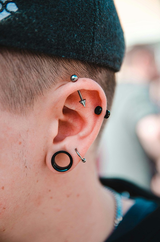Piercing helix: tudo o que você precisa saber sobre essa ten