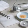 Vitaminas A, C e E na cicatrização de piercing: o que a ciência confirma e o que é promessa de suplemento